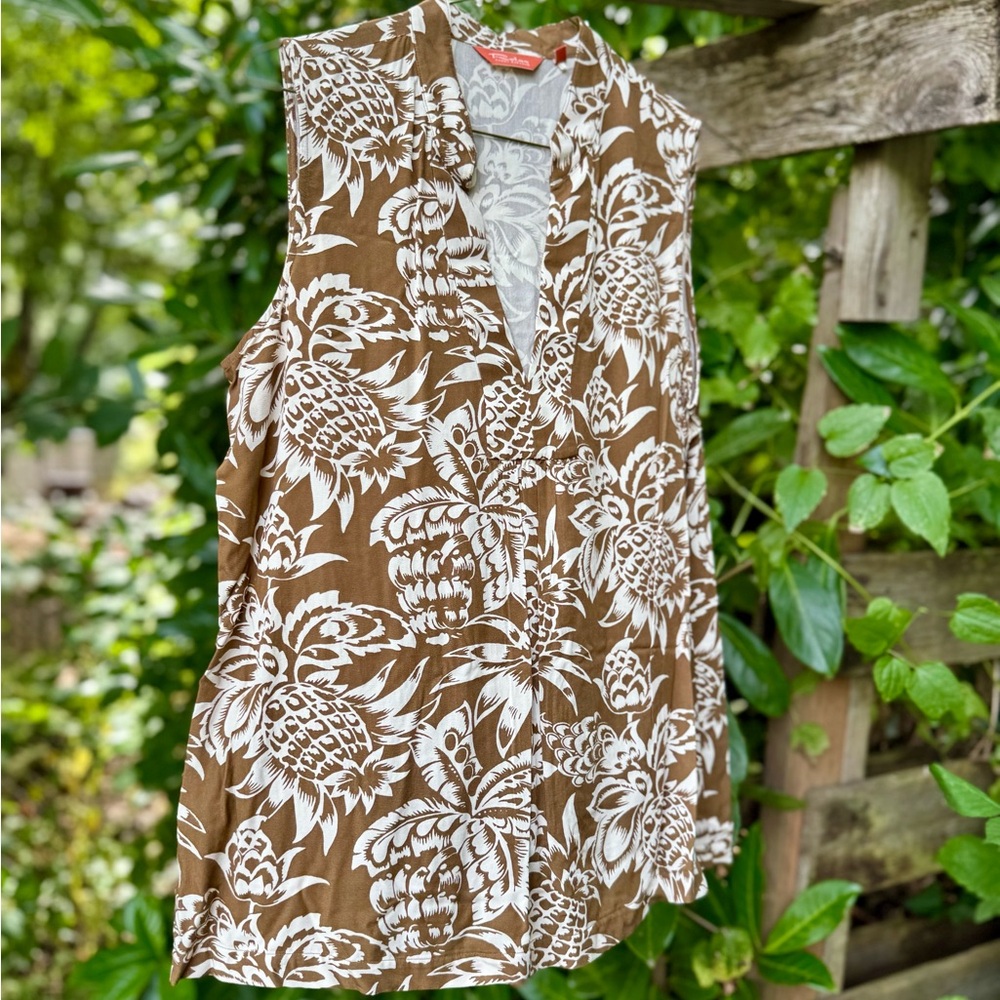 Tommy Bahama Large Pineapple Print Sleeveless Vacation Blouse - Picture 5 of 12